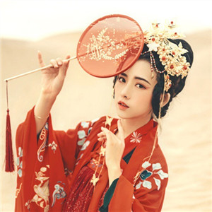 大漠黃沙嫁衣紅裳女子頭像，古風(fēng)艷麗真人頭像