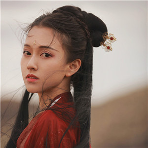 紅衣冷艷古風(fēng)女子真人頭像，女生古風(fēng)qq頭像
