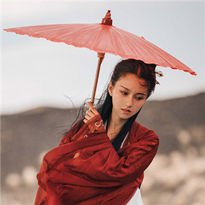 紅衣冷艷古風(fēng)女子真人頭像，女生古風(fēng)qq頭像