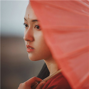 紅衣冷艷古風(fēng)女子真人頭像，女生古風(fēng)qq頭像