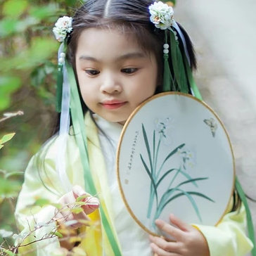 超萌帶團(tuán)扇小女生頭像，唯美古風(fēng)真人頭像